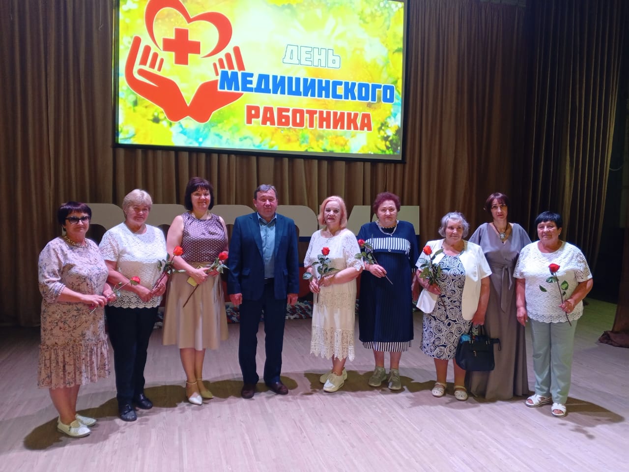 В Комаричском районе в канун профессионального праздника чествовали медицинских работников