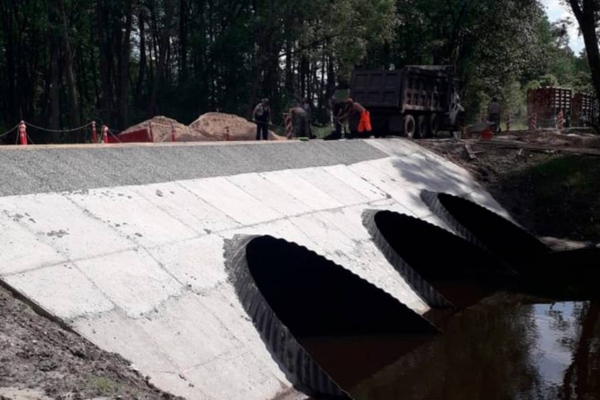 В Навлинском районе продолжается капремонт моста через Крапивну