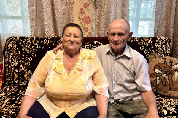 Комаричские супруги Владимир Андреевич и Зинаида Михайловна Абрамкины отметили золотой юбилей семейной жизни