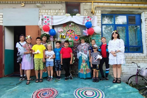 Усожская сельская библиотека совместно с Усожским сельским клубом провели праздник Троицы «Ай, да Троица, ай, да зелёная!»