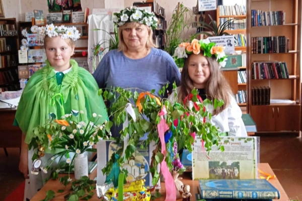 В Лопандинской сельской библиотеки для читателей состоялась встреча «Троицу встречаем!»