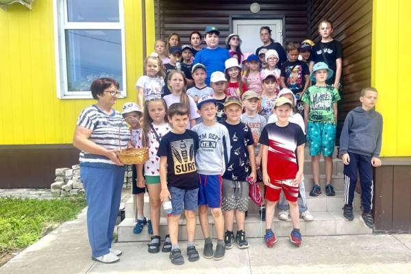 В Комаричском Комплексном центре социального обслуживания населения для детей прошел праздник русской березки