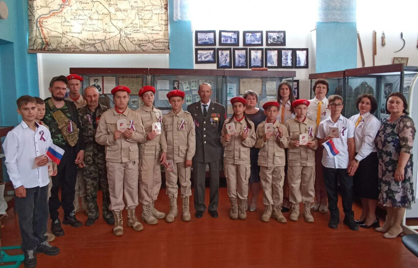 Ряды участников всероссийского военно-патриотического общественного движения «Юнармия» в Комаричском районе пополнилось новыми юнармейцами