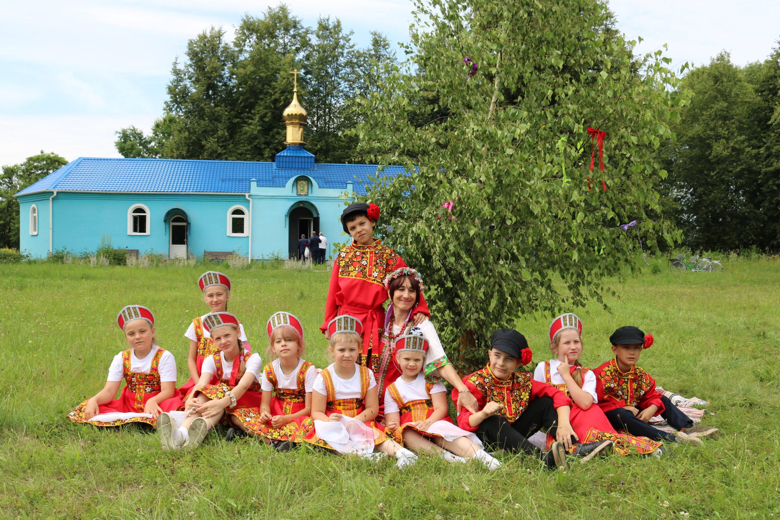 В Комаричском районе празднуют Троицу