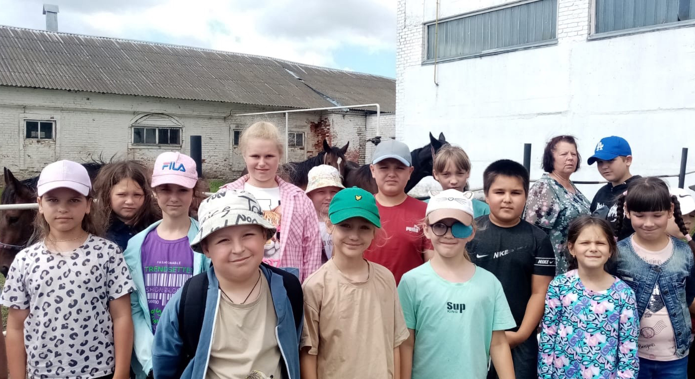 Воспитанники летнего пришкольного лагеря Комаричской СОШ №1 посетили Локотской конный завод