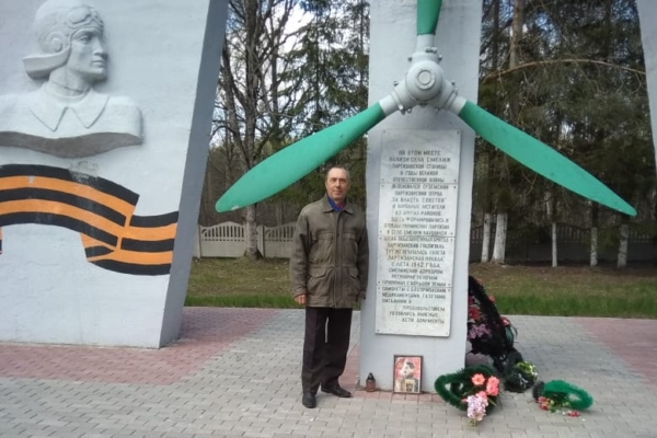 И сосны слышали окрест, как шли на битву партизаны