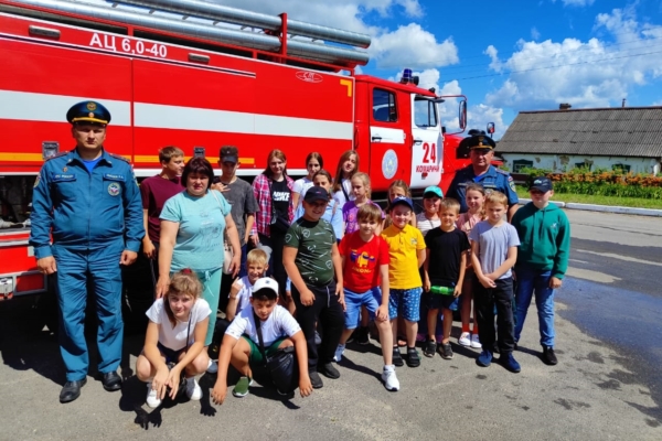 Комаричские школьники побывали на экскурсии в пожарно-спасательной части