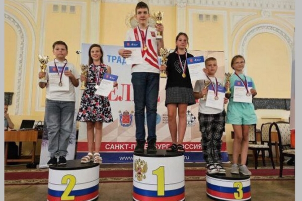 Илья Мглинец из Брянской области  завоевал серебряную медаль на Всероссийском турнире по шашкам