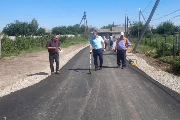 В  Комаричи ремонтируют автомобильную дорогу