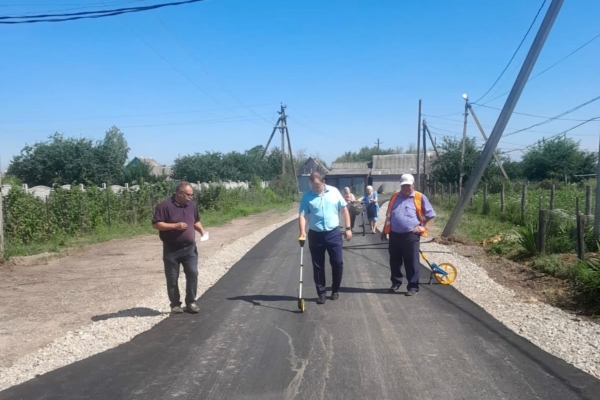 В поселке Комаричи  ведетсят ремонт автодороги