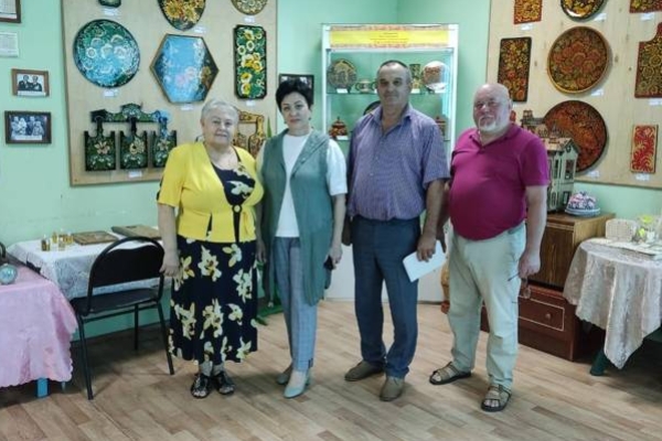 Заместитель губернатора Валентина Миронова проинспектировала ремонт школ в Погарском районе