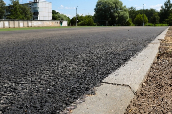 В брянской школе №66 отремонтировали беговые дорожки стадиона