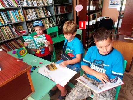 В Тростенчикской сельской библиотеке прошел день развлечений «Почитаем, поиграем и отдохнем!»