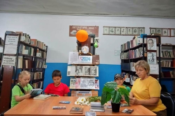 Усожская сельская библиотека совместно с сельским клубом провели беседу «Семья – как много в этом слове»