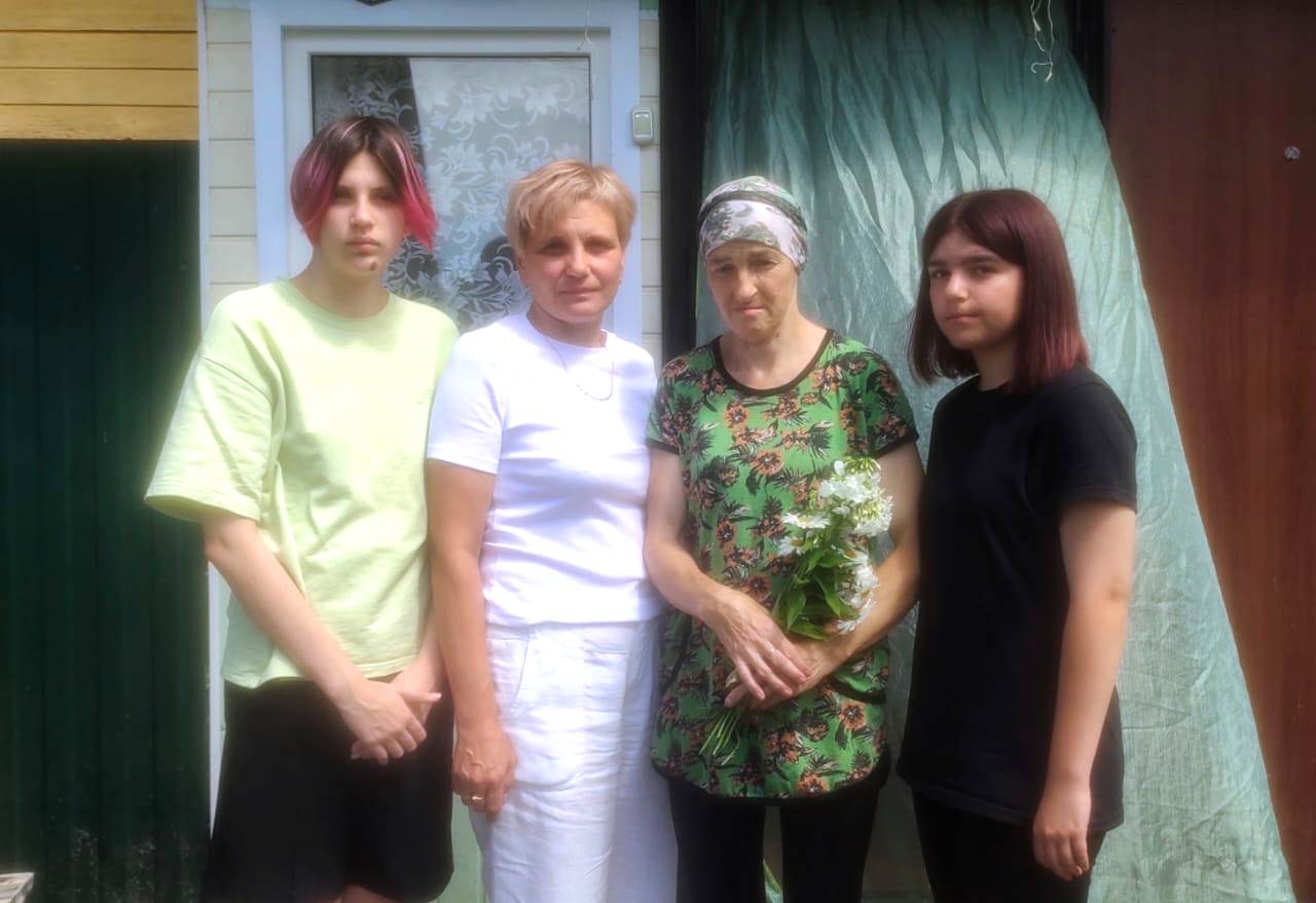 Аркинская библиотека совместно с сельским клубом организовали поздравительную акцию «Семья защитника Отечества»