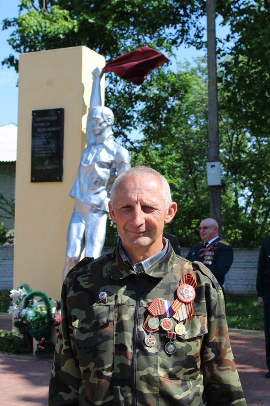 Комаричане поддерживают земляков, выбравших военную службу по контракту