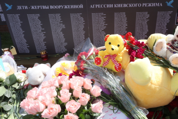 Брянцы поддержали акцию-реквием памяти погибших детей Донбасса, Новороссии и приграничных регионов