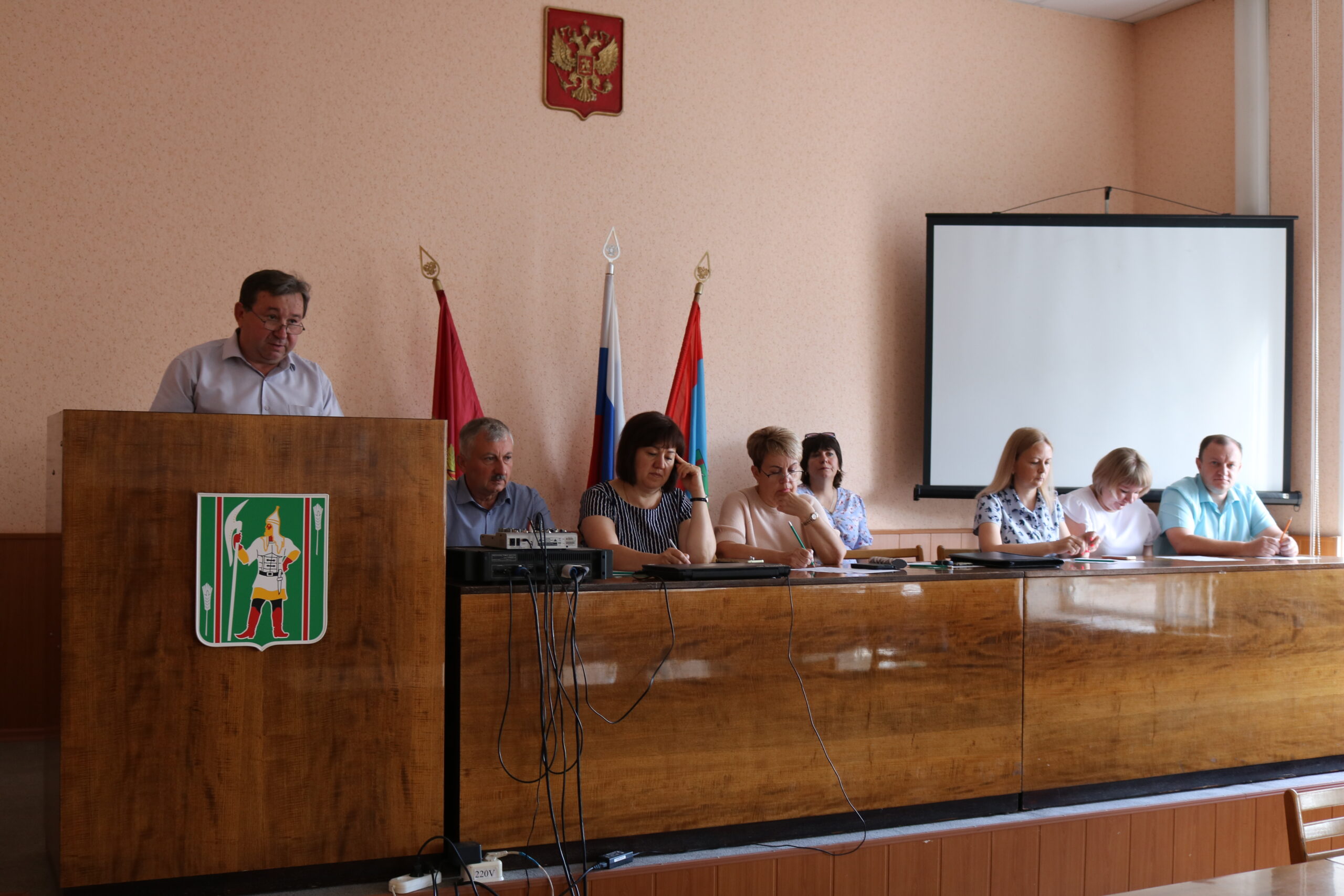 На заседании коллегии при главе администрации Комаричского муниципального района рассмотрен ряд актуальных вопросов