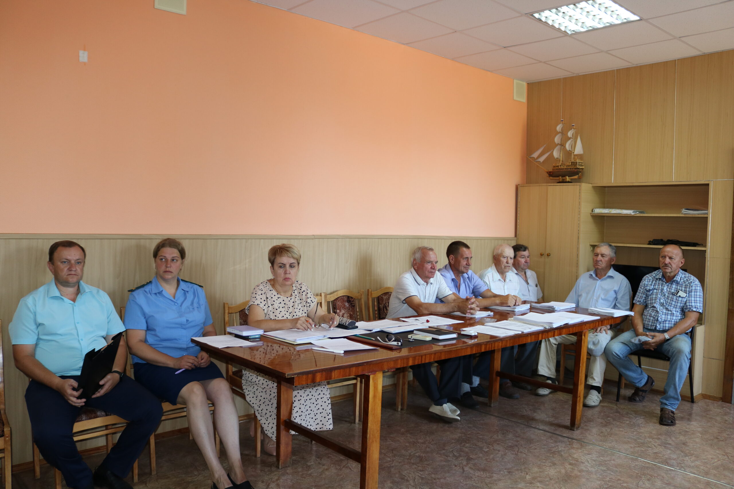 На внеочередном заседании комаричские депутаты рассмотрели ряд вопросов