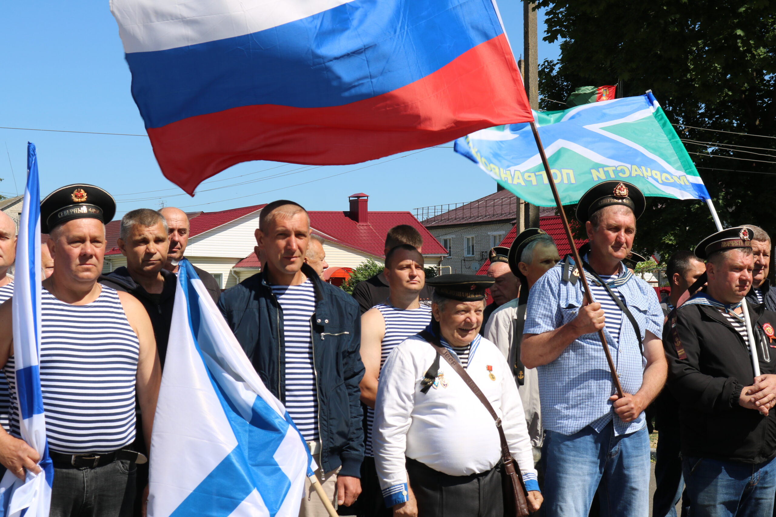 Поздравляем военных моряков и ветеранов ВМФ с Днем военно-морского флота России!