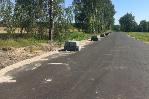 На автодороге «Брянск-Новозыбков»-Кокино-Скуратово устанавливают бордюры