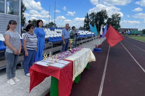 В Комаричском районе слушатели Университета третьего возраста приняли участие в открытии футбольного турнира памяти А.И. Сидоренко