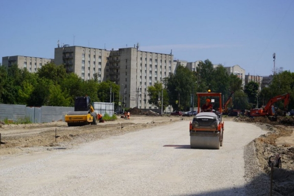 Губернатор проверил строительство первой в Брянске дороги с велодорожкой