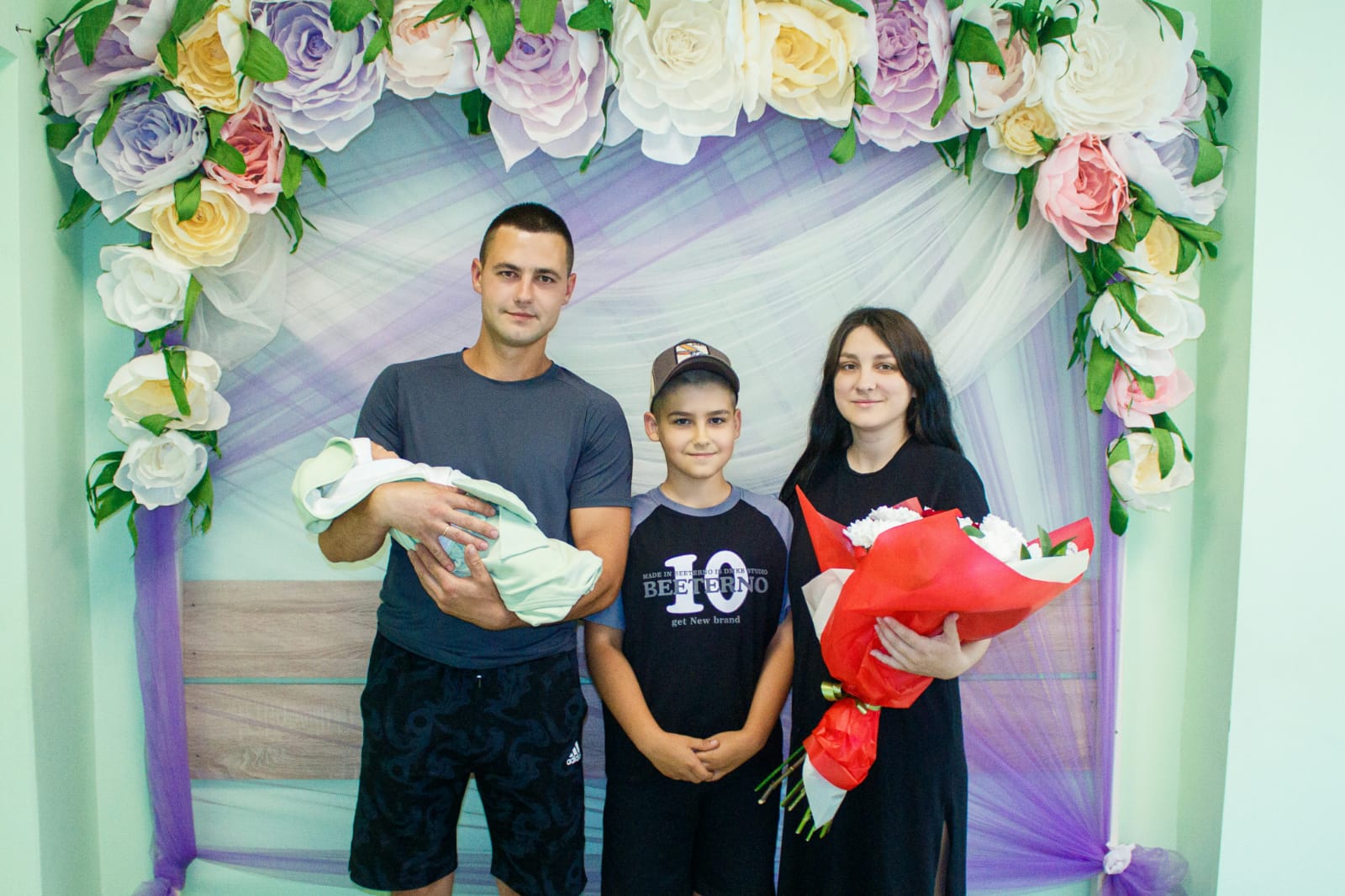 В Комаричской семье Усовых теперь растут сыночек и дочка