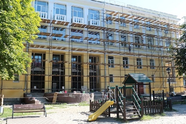 В Брянске продолжается ремонт ДК железнодорожников