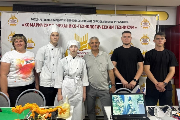 Делегация Комаричского механико-технологического техникума приняла активное участие во Всероссийской ярмарке трудоустройства «Работа России. Время возможностей»