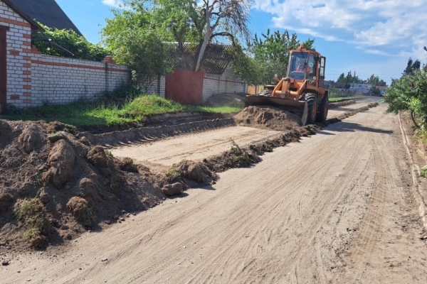 В поселке Комаричи начались работы по ремонту дороги по пер.Первомайскому