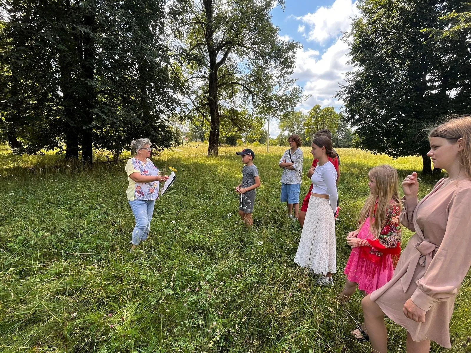 В комаричском парке состоялась экологическая экскурсия