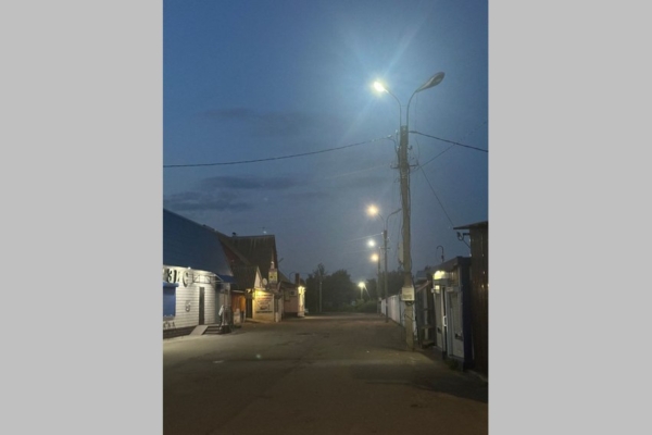 В брянских Комаричах по улице Комсомольской установили новое освещение