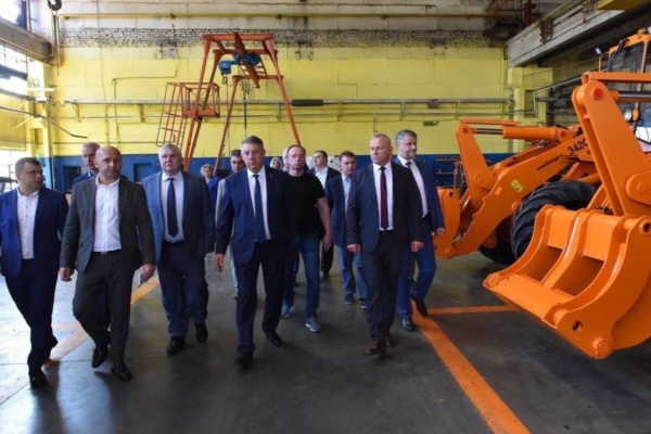 Представители посольства посетили совместное предприятие «Амкодор-Брянск»