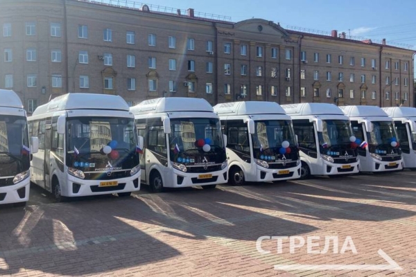 Сегодня предприятиям и районам Брянской области вручили новые автобусы