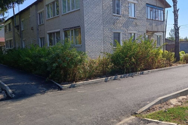 В Суземке благоустраивают две дворовые территории