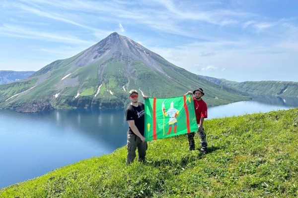 Флаг Комаричского района – на Курилах