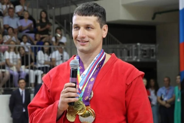 Брянский спортсмен Артем Осипенко победил на Кубке мира по самбо