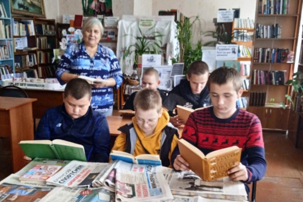 В Лопандинской сельской библиотеке прошла литературно-игровая программа «По тропинкам летнего чтения»