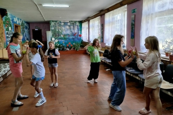 Марьинском КПЦ Комаричского района провели игровую программу «Пришёл Спас- яблочко припас»