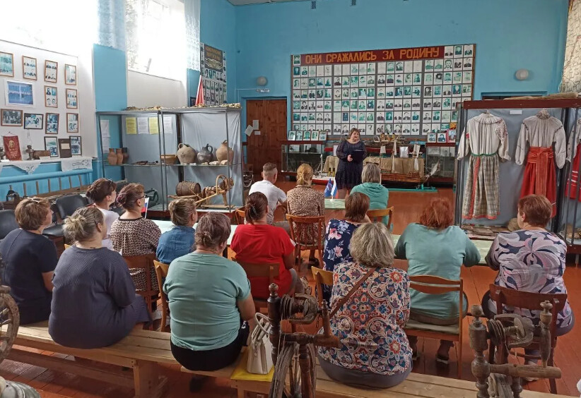 В Комаричском краеведческом музее проведена экскурсия «Мы не забудем Курскую дугу», в честь 81 годовщины окончания Курской битвы.