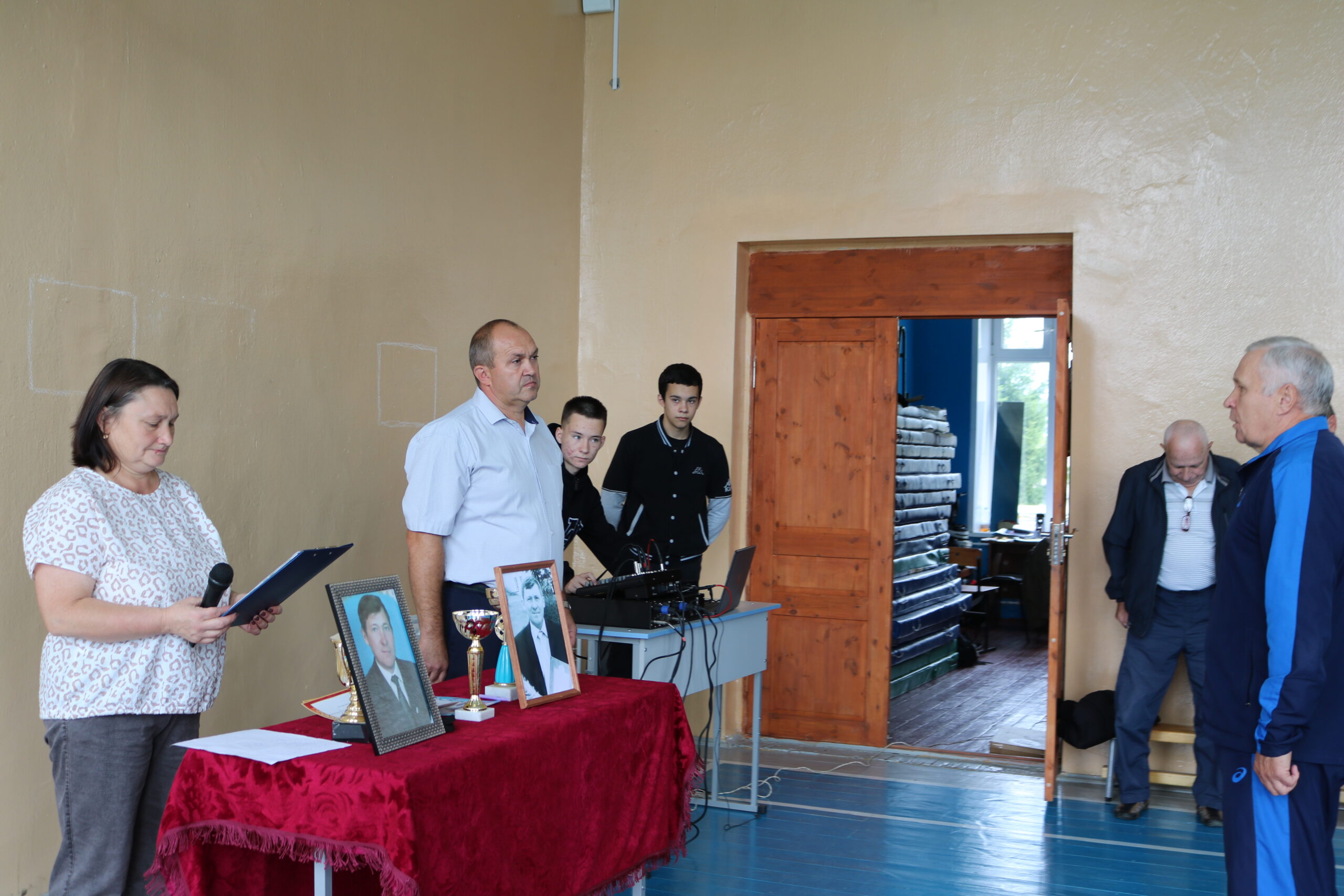 В Комаричской СОШ №2 состоялся районный турнир по баскетболу памяти Юрия Ивановича Васильева