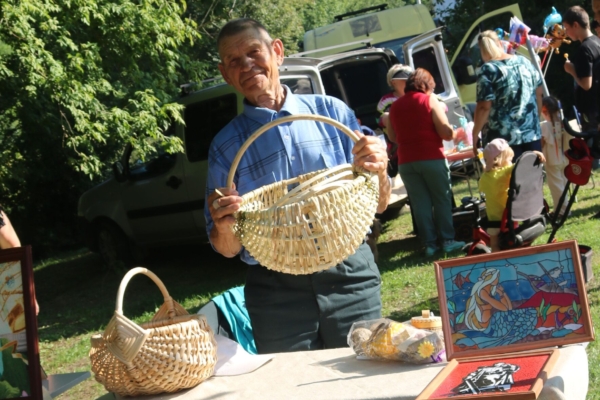 Привез с собой на кокинскую землю своеобразный вид народного творчества – лозоплетение