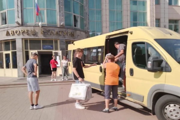 Работники Комаричского районного дома культуры проводят активную работу по организации оказания помощи эвакуированным