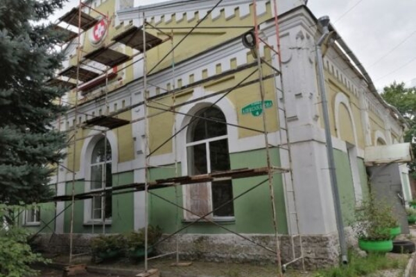 В брянских Клинцах идет капитальный ремонт здания городской больницы