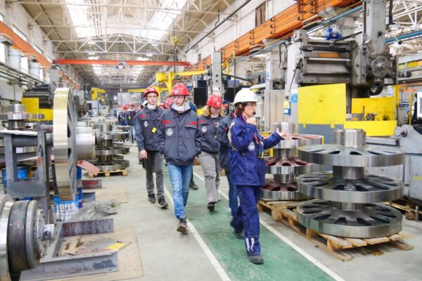 «Билет в будущее»: брянские школьники смогут посетить экскурсии на предприятия региона