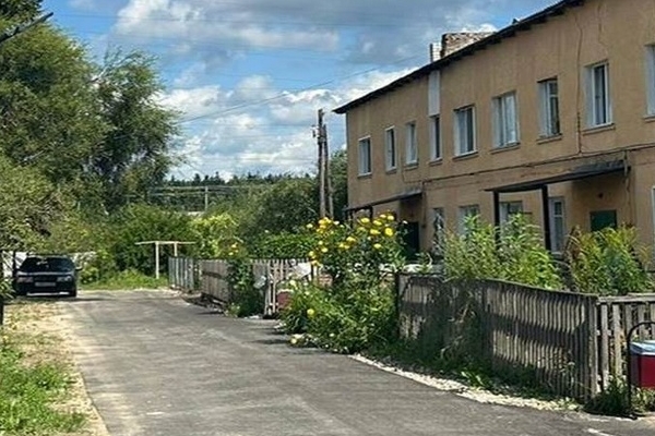 В брянской Клетне благоустроили дворовые территории