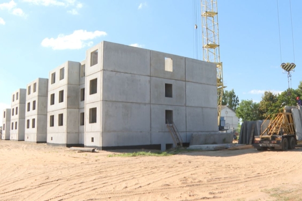 Завершается возведение многоквартирного дома для детей-сирот в поселке Латыши