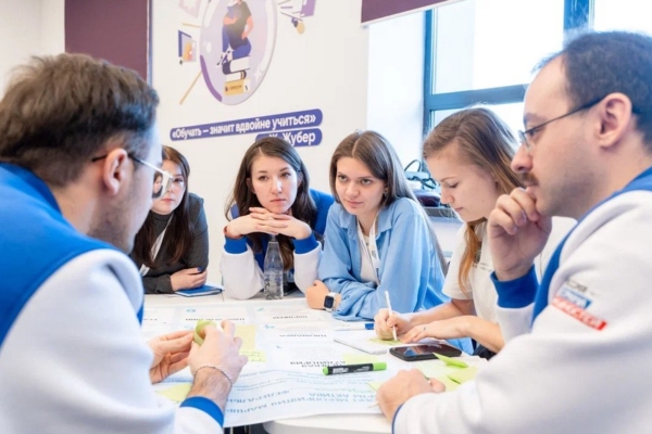 Студентка Брянского госуниверситета Ольга Парфенова стала финалисткой конкурса «Флагманы образования»