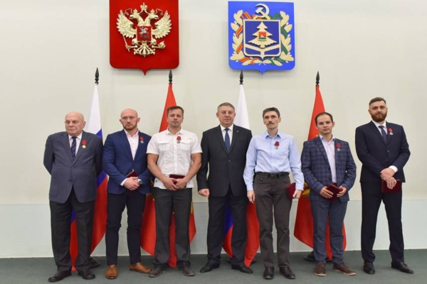 Шесть работников брянского АО «Группа Кремний ЭЛ» получили госнаграды